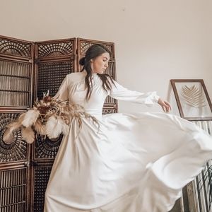 Vintage 1970s Keyhole Cutout Wedding Dress White